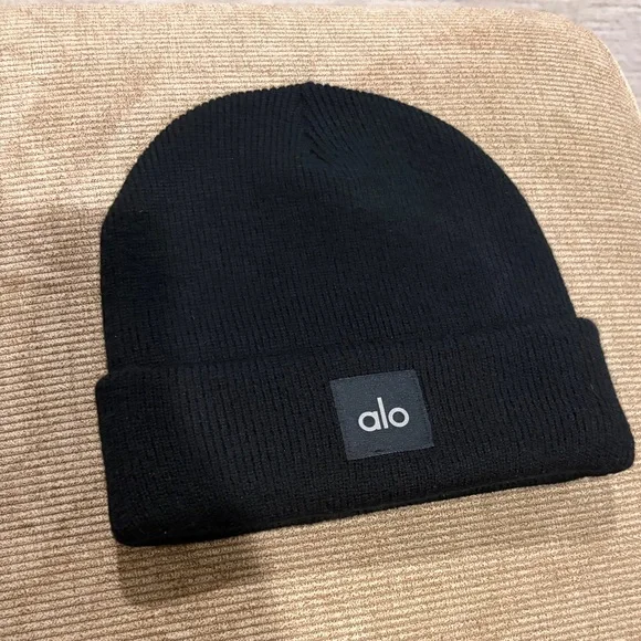 ALO Yoga Black Notable Beanie - Picture 2 of 4